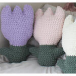 Tulip Pillow Free Crochet Pattern and Video Tutorial